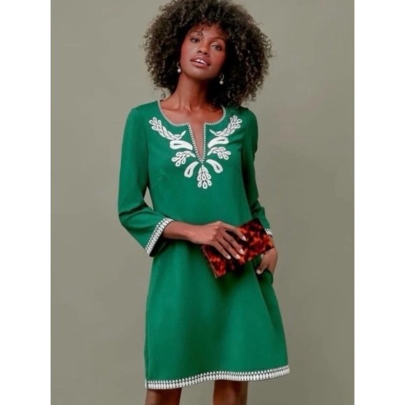 Tuckernuck Dresses & Skirts - Tuckernuck Miguelina Shift Dress Medium Kelly Green Embroidered 3/4 Sleeve